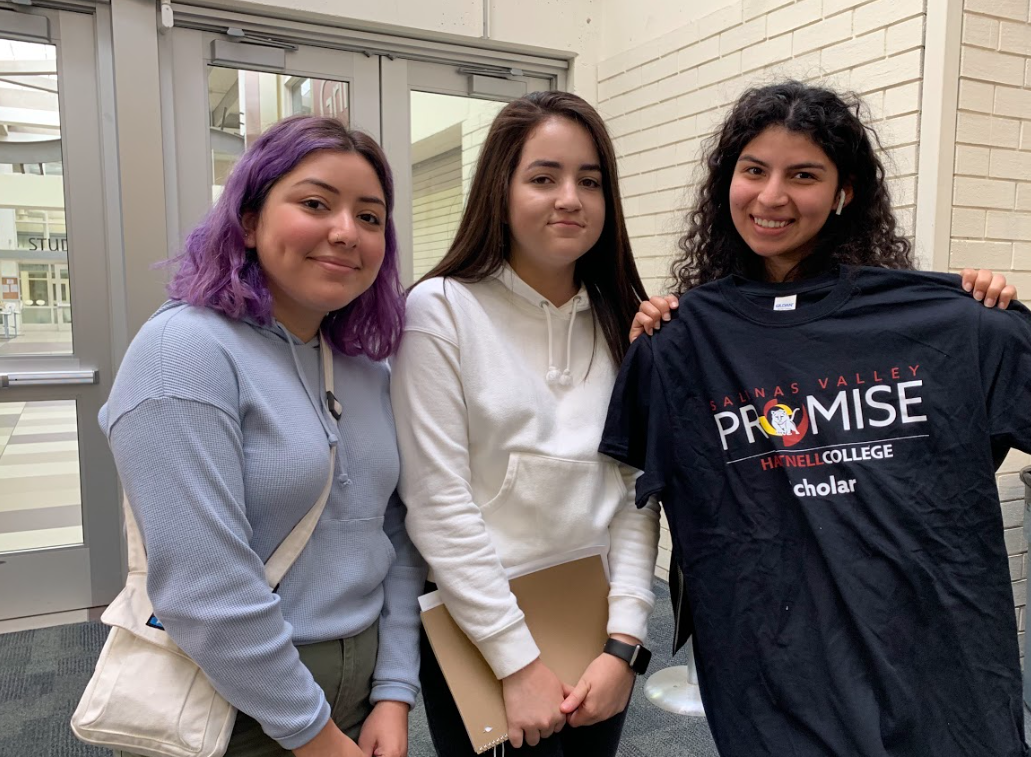 Salinas Valley Promise students posig for picture